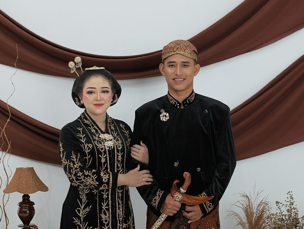 Pratiwi & Hendri